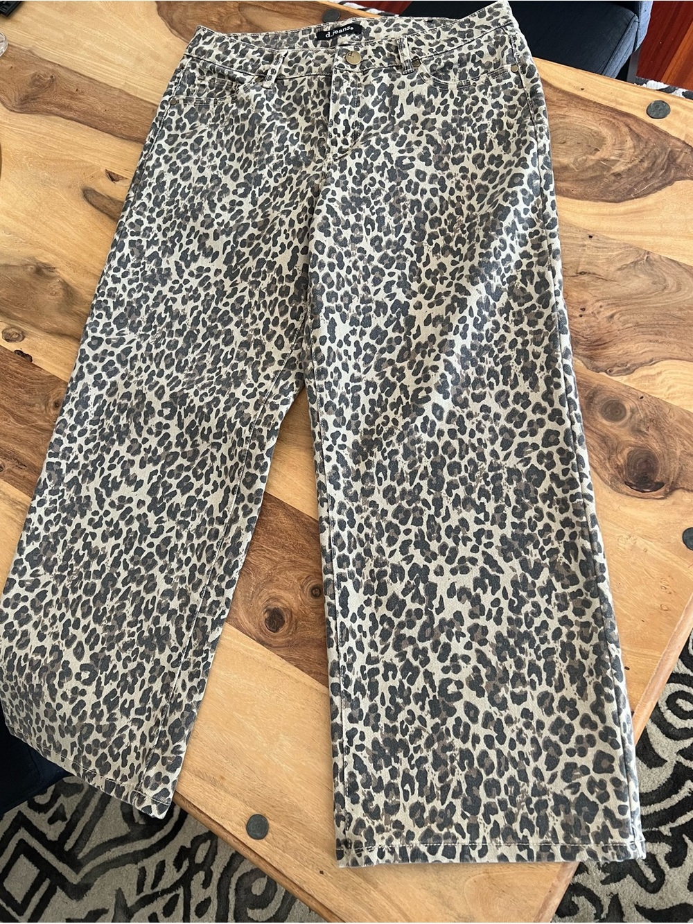 d. jeans Beige and Black Leopard Print Cropped Jeans Size 10